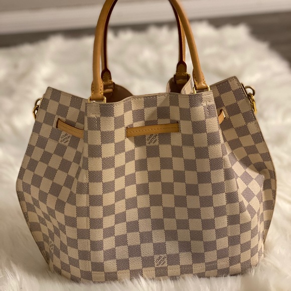 Louis Vuitton Girolata - Picture 11 of 14